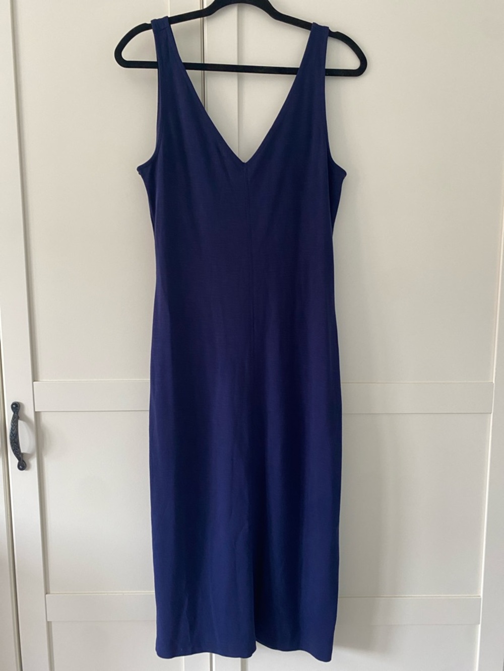 RW&Co Deep Navy Sleeveless V-Neck Midi Dress – Elegant & Versatile Size M